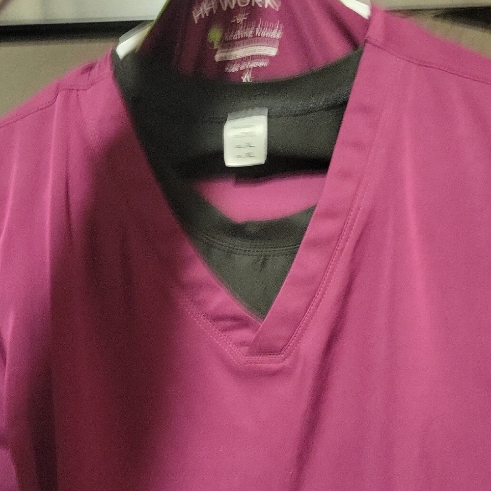 Maroon  V-Neck Scrub Top HEALING HANDS XL SET WITH FREE BLACK 2XL UNDER SHIRT